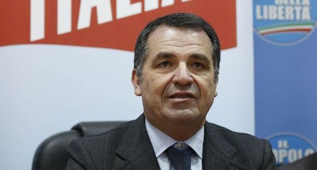 Sondaggi, De Siano: ''Berlusconi porterà centrodestra al 40%''