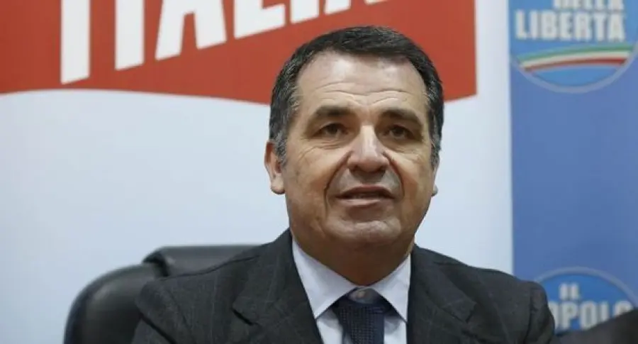 Forza Italia, De Siano: ''Leadership di Berlusconi non si discute''