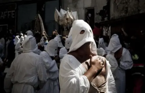 Riti Settennali, la processione del Rione Croce ha aperto la penitenza