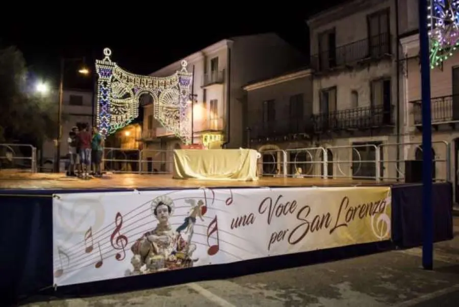 San Lorenzo Maggiore, successo per l'esibizione canora ''Una voce per San Lorenzo''