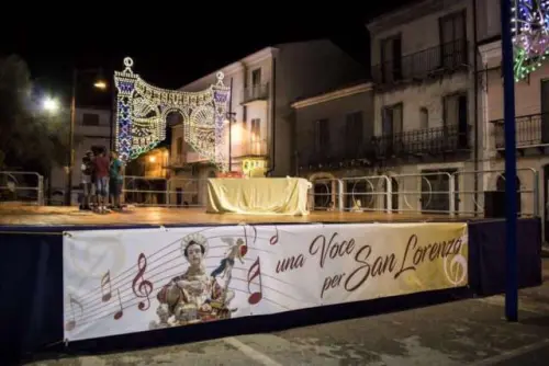 San Lorenzo Maggiore, successo per l'esibizione canora ''Una voce per San Lorenzo''