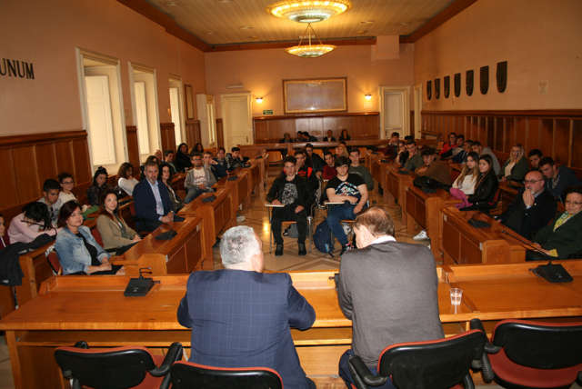 Il sindaco Mastella ha ricevuto una delegazione di studenti marchigiani