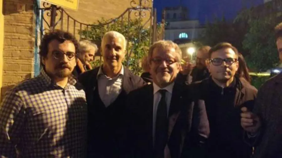 Noi con Salvini Benevento, regalato a Maroni il celebrativo del  liquore Strega