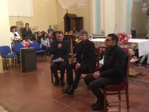 Lavanda dei piedi agli invisibili di Puglianello: Don Mimmo Battaglia un vescovo fuori dagli schemi