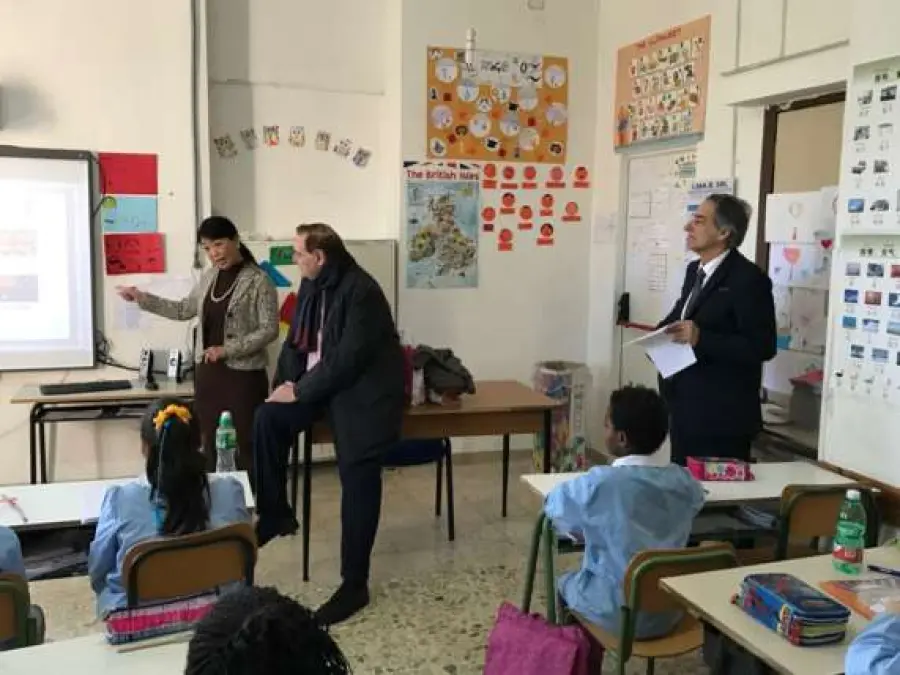 Benevento, il sindaco Mastella in visita alla Scuola Bilingue